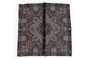 【NEW】Opus ポケットチーフ ◆ ダブルプリント ◆ ペイズリー×七宝(ブラウン×ライトブルー)《シルク》